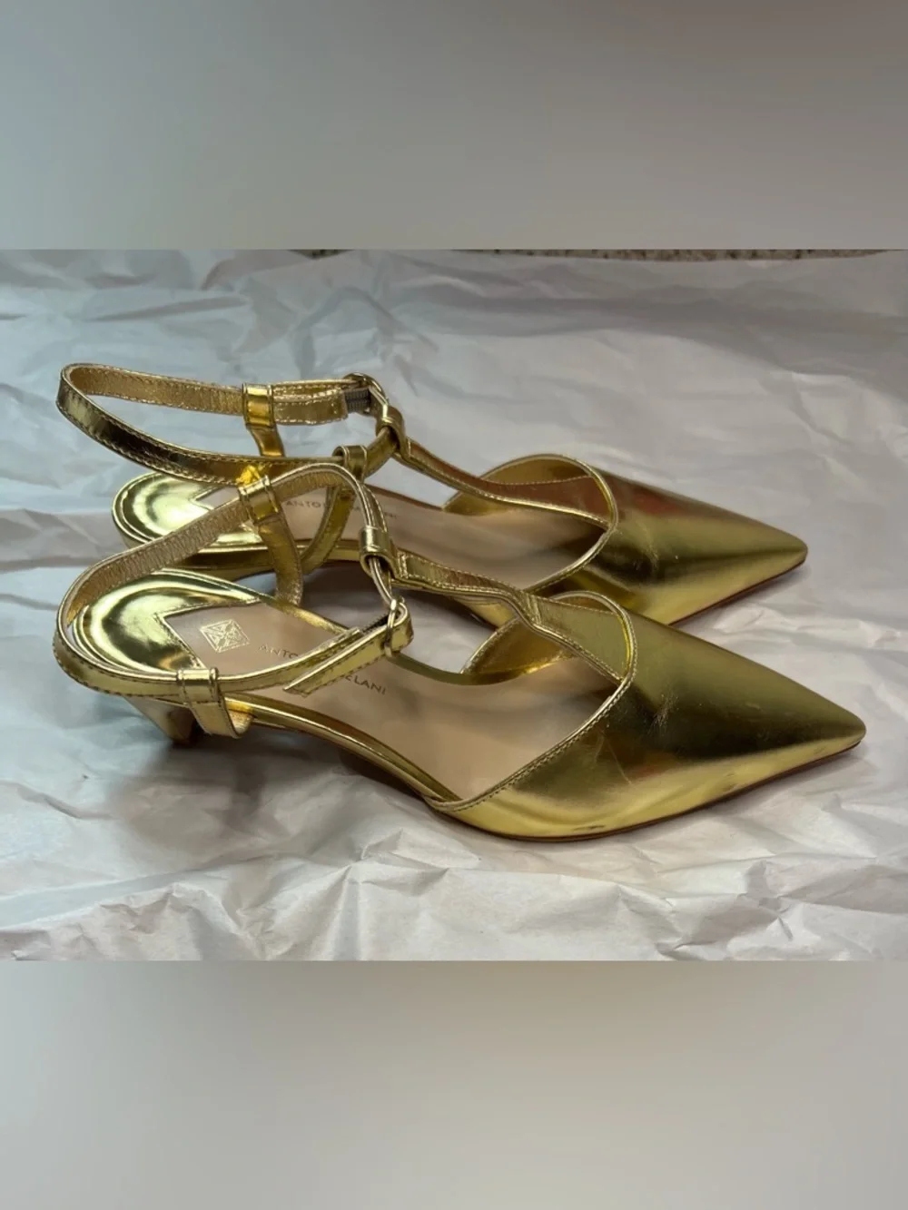 Antonio Melani Jules T-Strap Gold Leather Dress Pumps in Size 7.5M